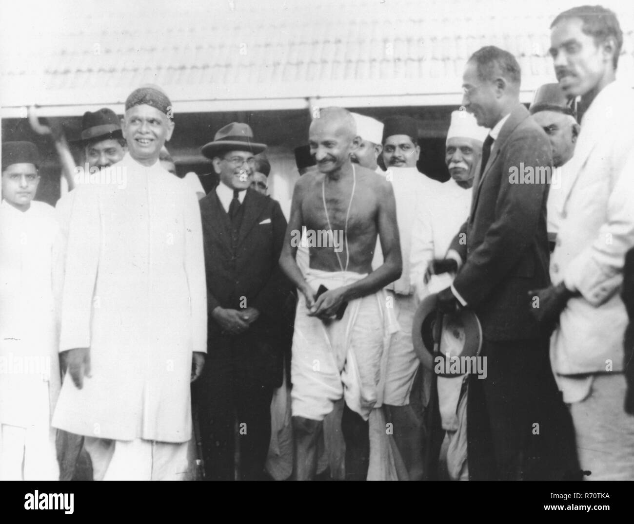 Mahatma Gandhi con persone, India, 1940, vecchia immagine del 1900 Foto Stock