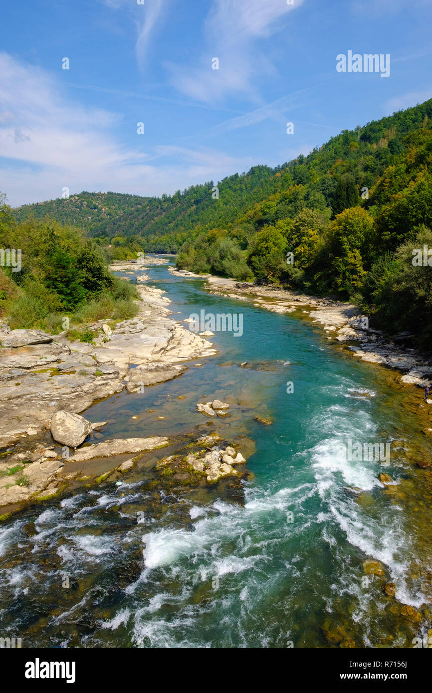 Il fiume selvaggio Lim, nei pressi di Bijelo Polje, Montenegro Foto Stock