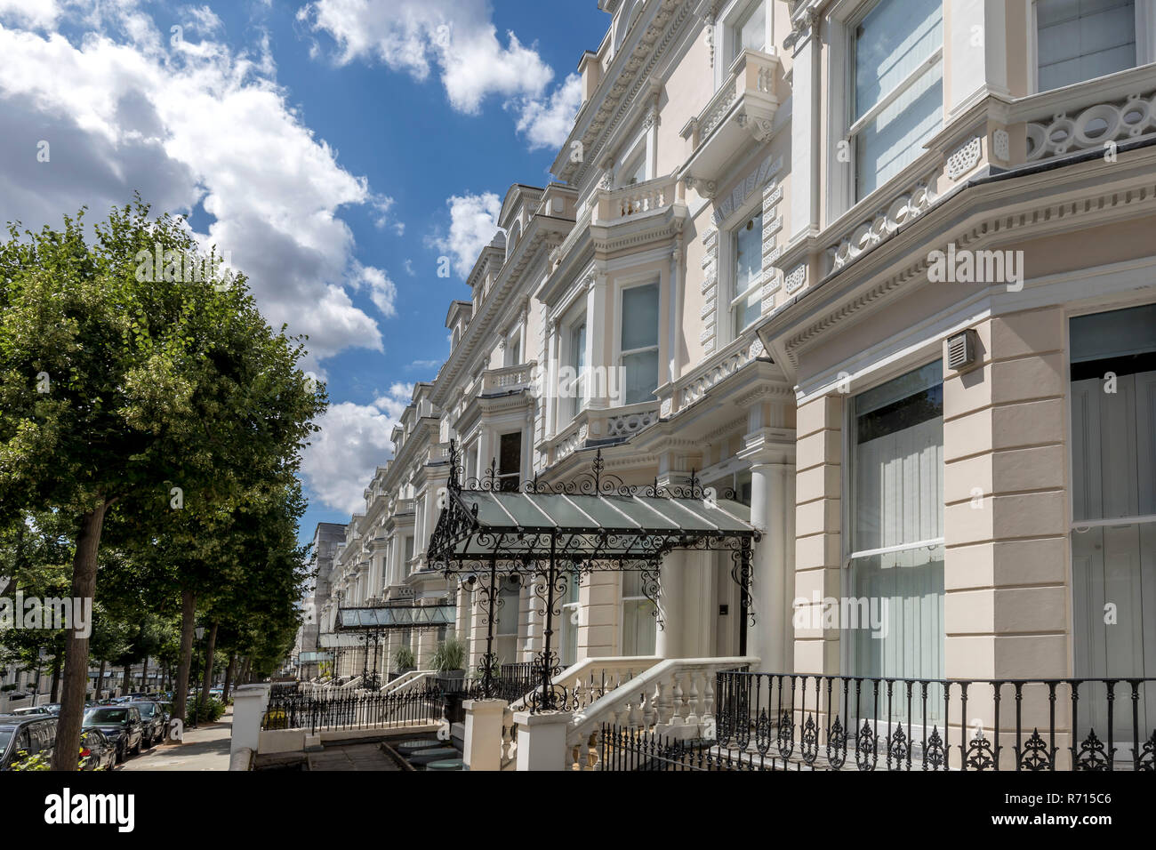Victorian fila di case a Holland Park, il quartiere di Kensington, London, Regno Unito Foto Stock
