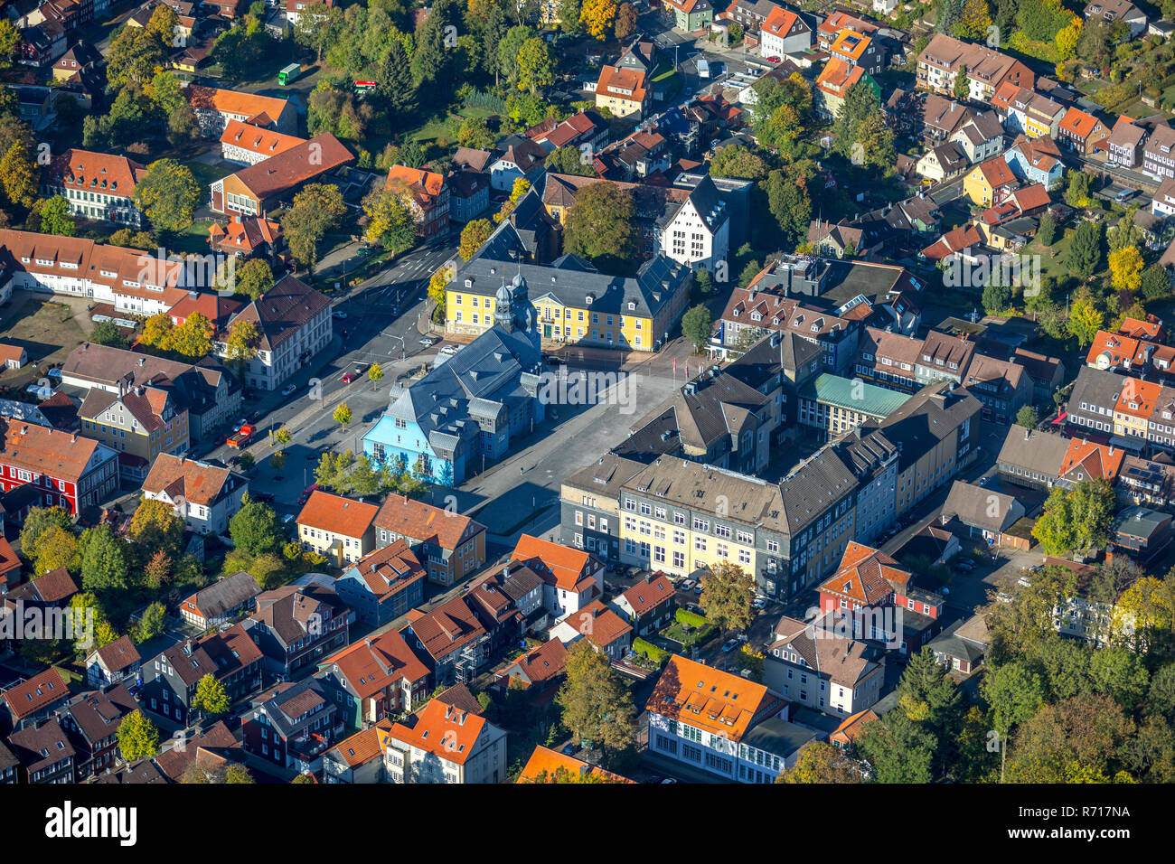 Vista aerea, vista città con Università Tecnica Clausthal e Chiesa di mercato zum Heiligen Geist, Clausthal-Zellerfeld Foto Stock