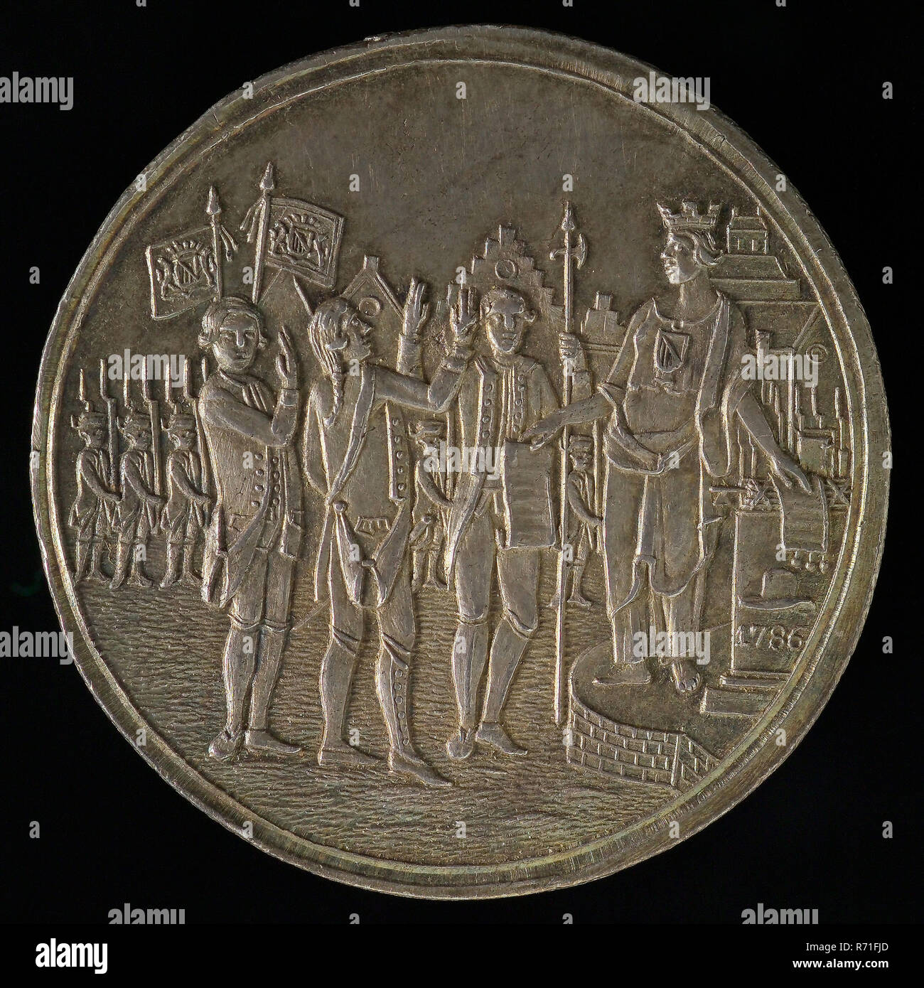 Medaglia giurato in regolamenti governativi sulla Neude in Utrecht, penning riprese argento, Utrecht city vergine con corona a parete su la testa e lo stemma di Utrecht sul petto si erge accanto all altare e prescrive nuovi regolamenti governativi per tre membri delle milizie cittadine che esorcizzare tale. Sullo sfondo banditi presentando fucile. Tutto questo avviene su Neude nessun testo. Anno sull altare, 1786 sull altare milizia militaria Utrecht Foto Stock