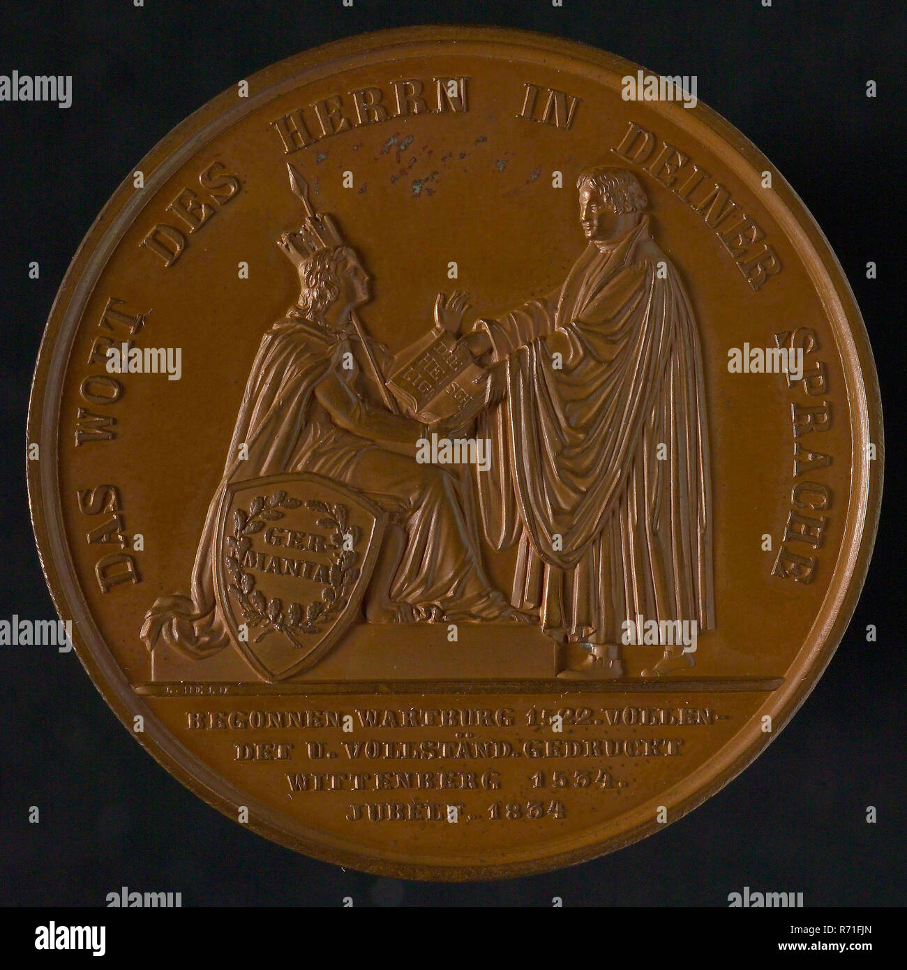 G. LOOS, medaglia del trecentesimo anniversario della pubblicazione in Wittenberg della Sacra Scrittura da Lutero, medaglioni di bronzo in bronzo, Borstbeeld Martin Lutero a sinistra, Lutero DOLMETSCHER DES GöTTLICHEN WORTES (omschrift) G. LOOS DIR. L. tenuto FEC. (Sotto il busto) la Bibbia la religione Luther Foto Stock