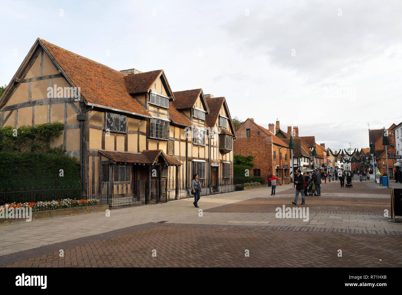 Il luogo di nascita di William Shakespeare su Henley Street, Stratford Upon Avon con i turisti inglesi, edificio in legno di Tudor Foto Stock