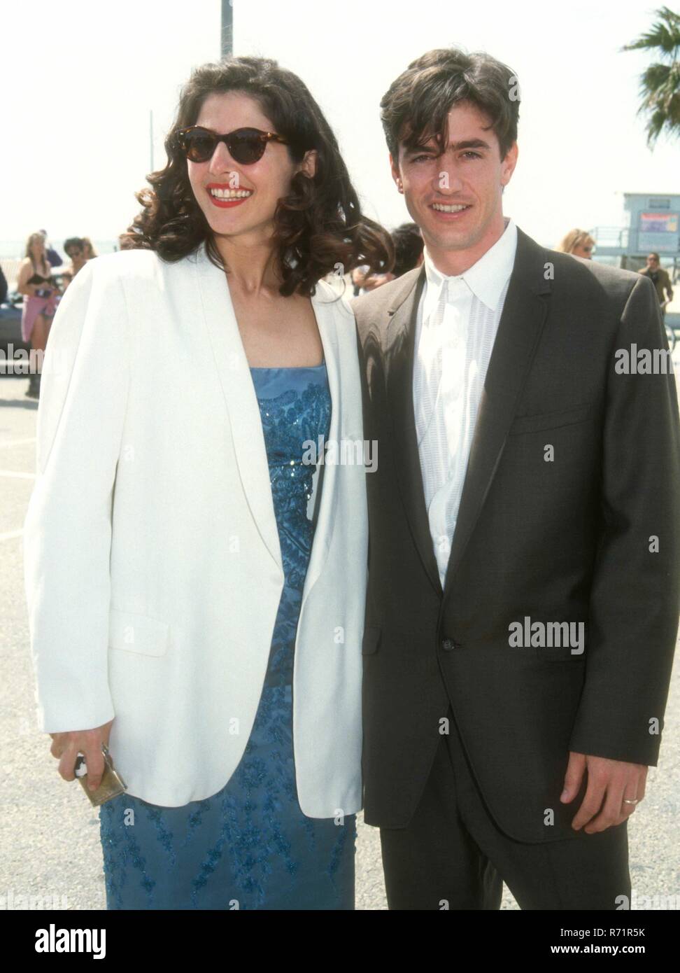 SANTA MONICA, CA - MARZO 27: attrice Catherine Keener e il marito attore Dermot Mulroney frequentare l'Ottava annuale IFP/West Independent Spirit Awards il 27 marzo 1993 presso la spiaggia di Santa Monica a Santa Monica, California. Foto di Barry re/Alamy Stock Photo Foto Stock
