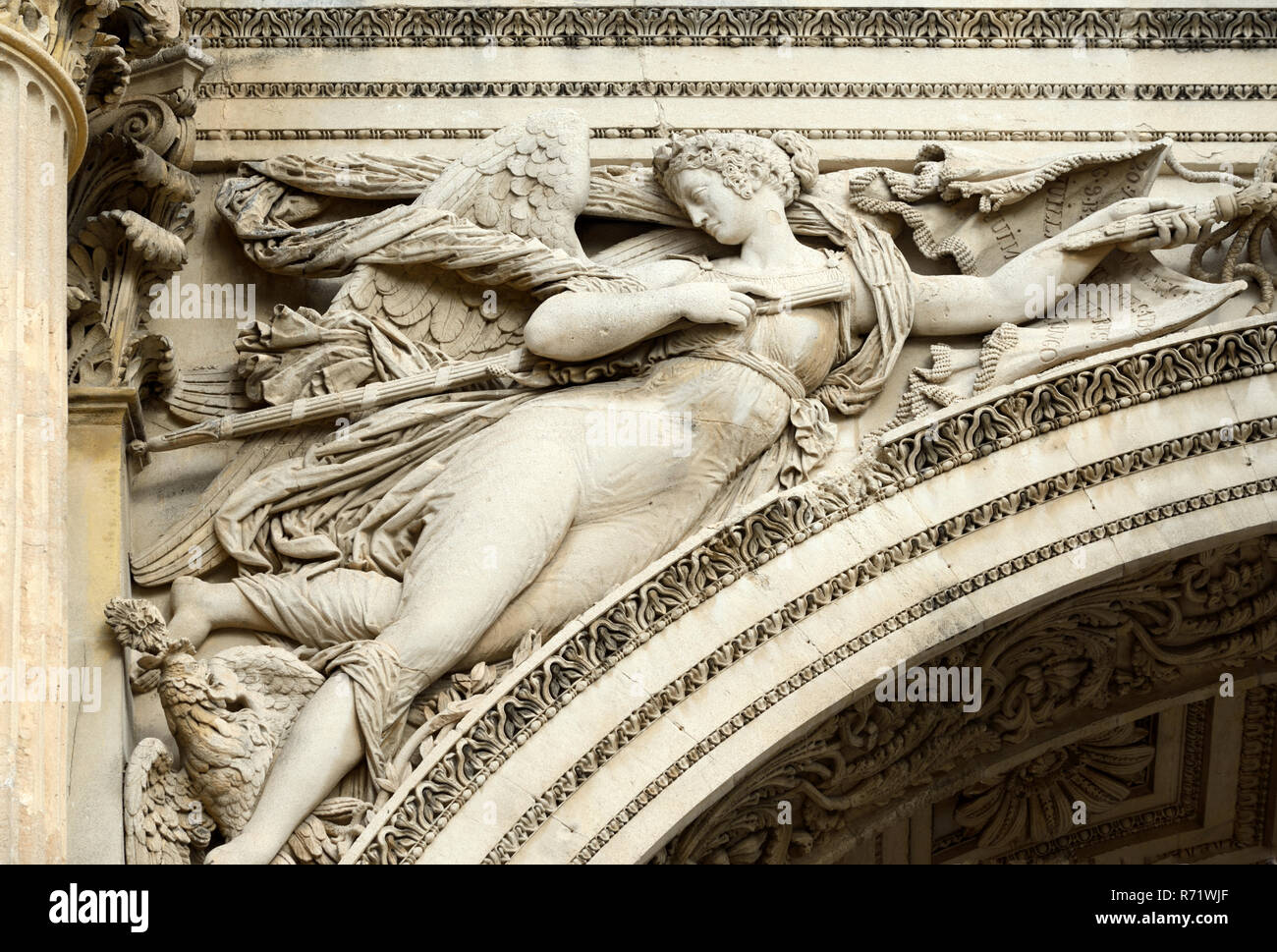 Classico-ispirato sculture sulle porte d'Aix (1825-1839) aka Porte Royale, un arco trionfale e Memoriale di guerra o il Monumento della Vittoria Marsiglia Francia Foto Stock