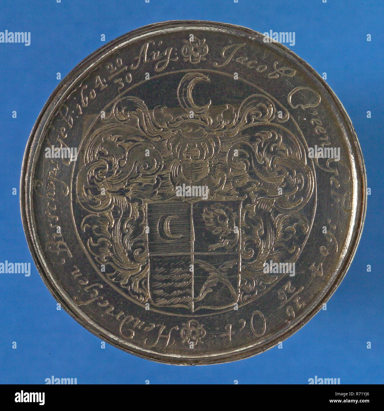 Medaglia sui 50 anni di matrimonio di Giacobbe Veen e Hendrickje Bisschop, medaglia di nozze immagine medaglia di argento, inciso cesellato, stemma e della frontiera, JACOB VEEN GEB. 1604 1626 OCT HENDRICKJE VESCOVO GEB. 1604 2030 AUG. matrimonio araldico 50 anni di matrimonio Veen Bisschop Foto Stock