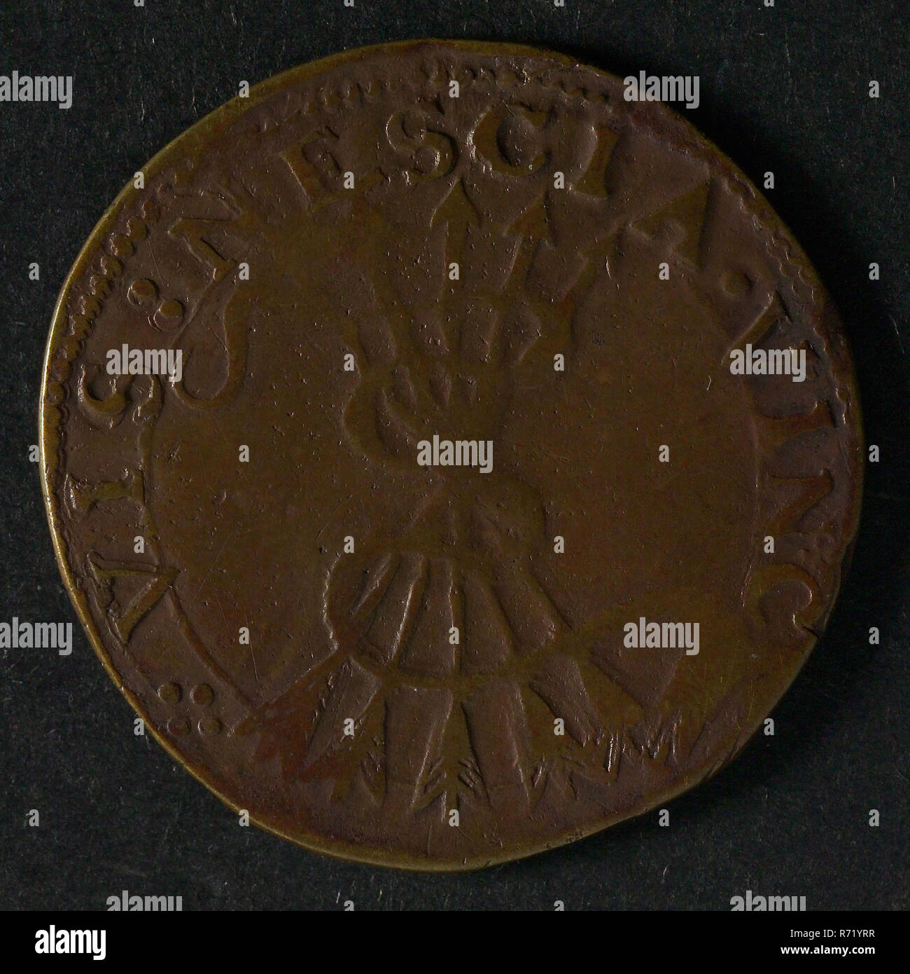 Medaglia divisione reciproca dei Paesi Bassi, jeton utility medaglia medaglia exchange rame, fascio di cinque frecce avvolto da snake Omschrift omschrift: VIS: NESCIA. VINCI- ( potere di non essere superati). Foto Stock