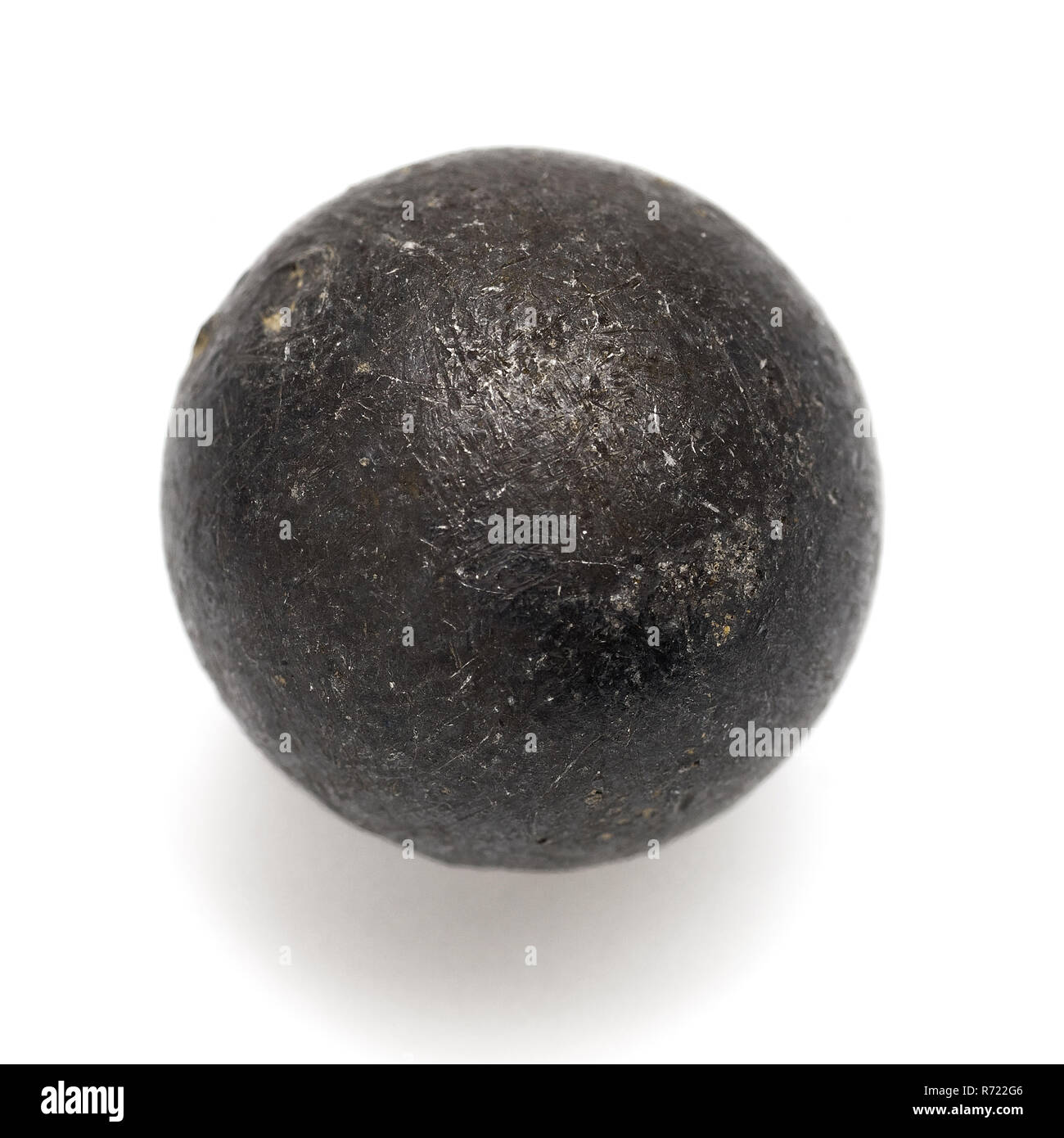 Pulsante di metallo, la sfera di stagno con occhio fisso, nodo accessorio di abbigliamento abbigliamento terreno trovare metallo di stagno, metallo pressofuso di nodo di stagno. Sfera anteriore leggermente appiattita in corrispondenza della parte posteriore. Anello metallico sul breve penna come occhio archeologia dress up adornano Foto Stock