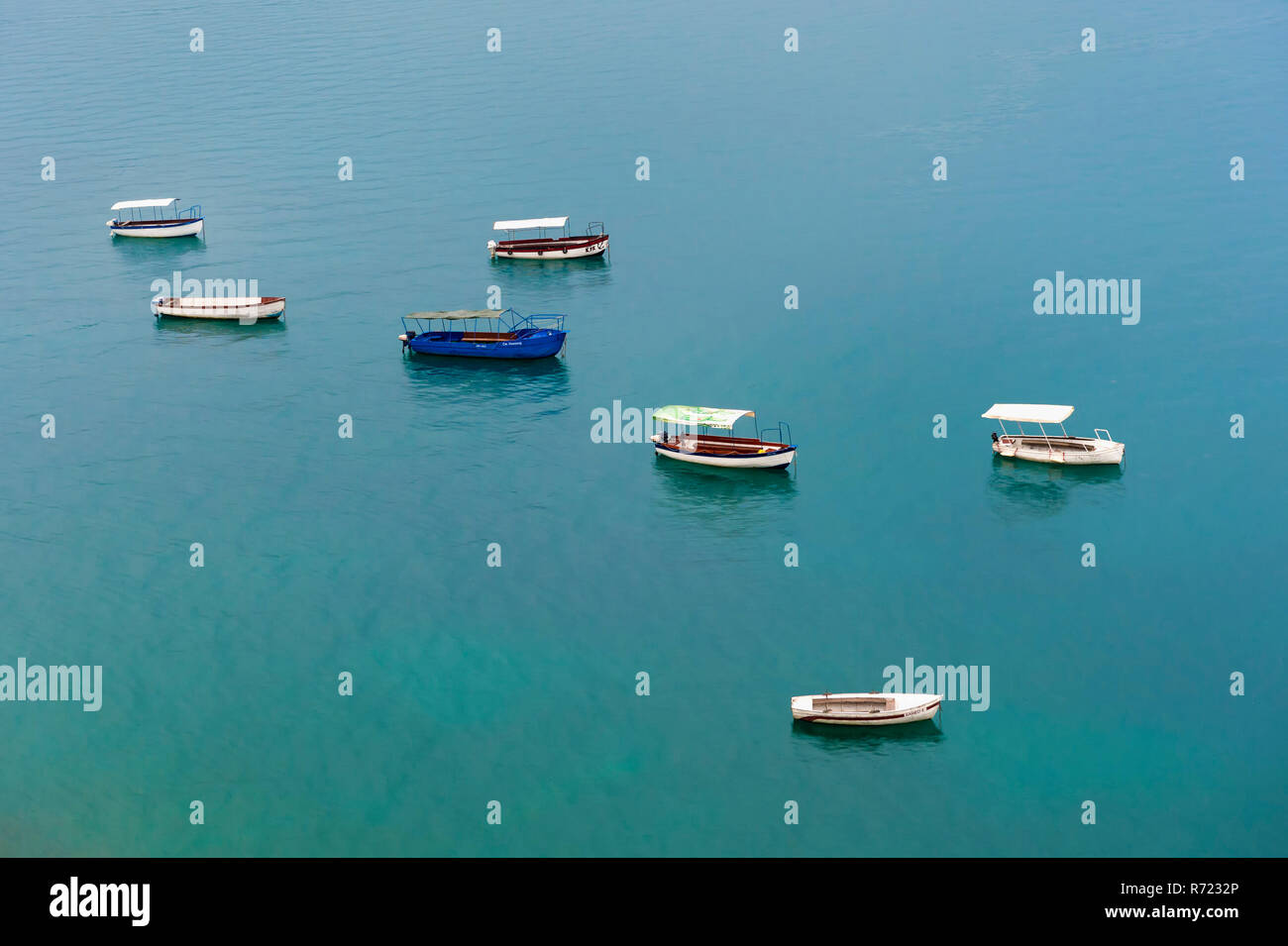 Piccole barche sul lago di Ohrid, Ohrid Macedonia Foto Stock