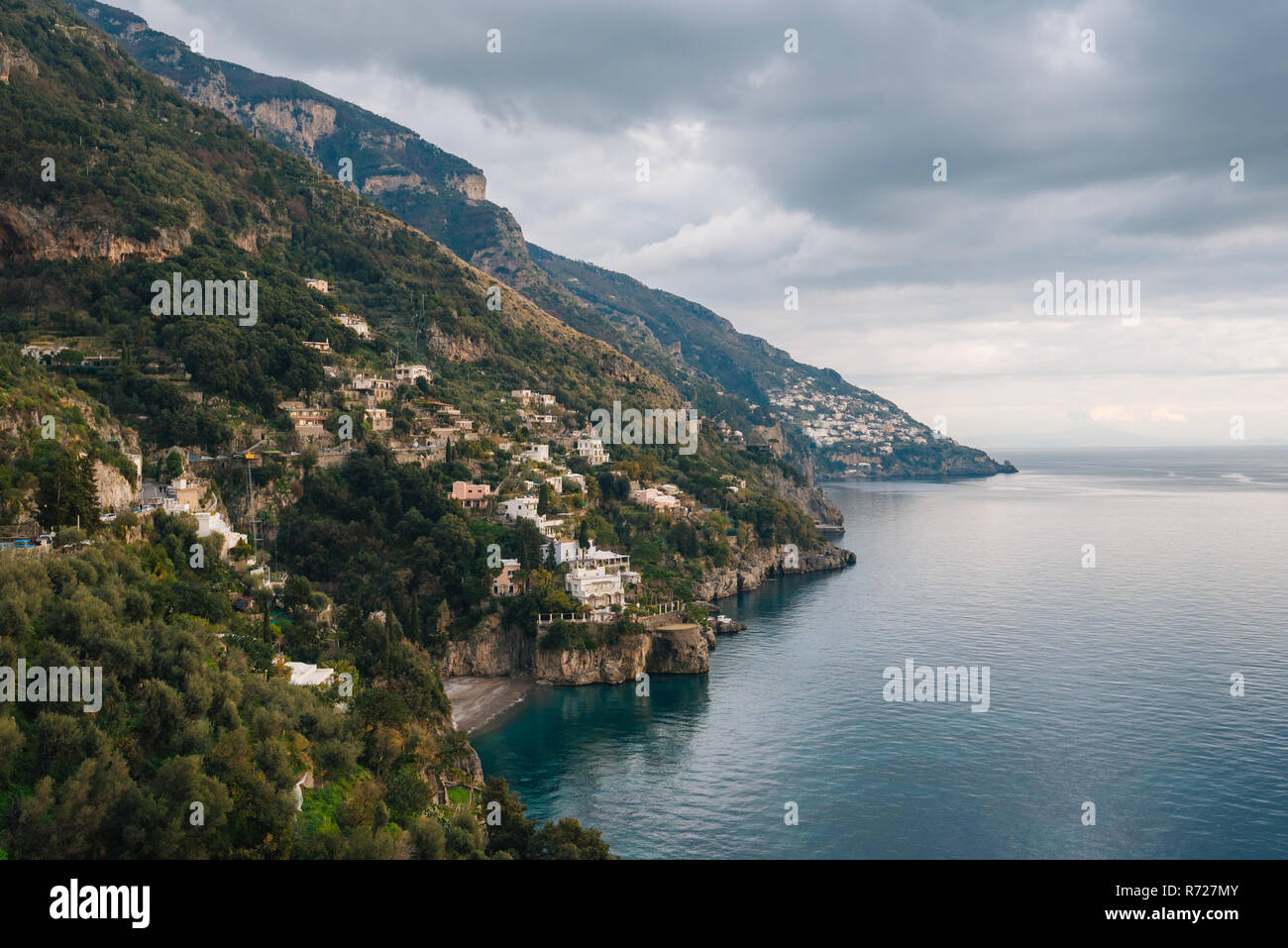 Vista del Mar Tirreno e la costa di Amalfi Positano, in Campania, Italia Foto Stock