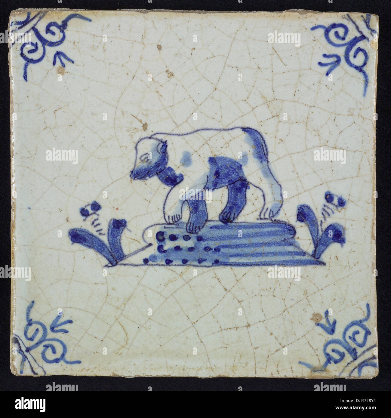 Piastrella animale, svoltare a sinistra sul grafico di blu su bianco, angolo motif di ox capo della piastrella di parete piastrella ceramica scultura in terracotta, smalto cotto 2x verniciato satinato Foto Stock