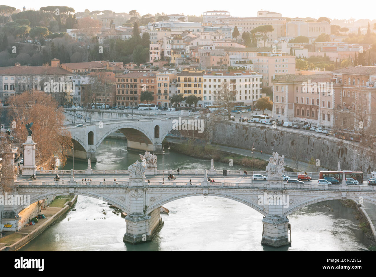 Vista del fiume Tevere da Castel Sant'Angelo a Roma, in Italia Foto Stock