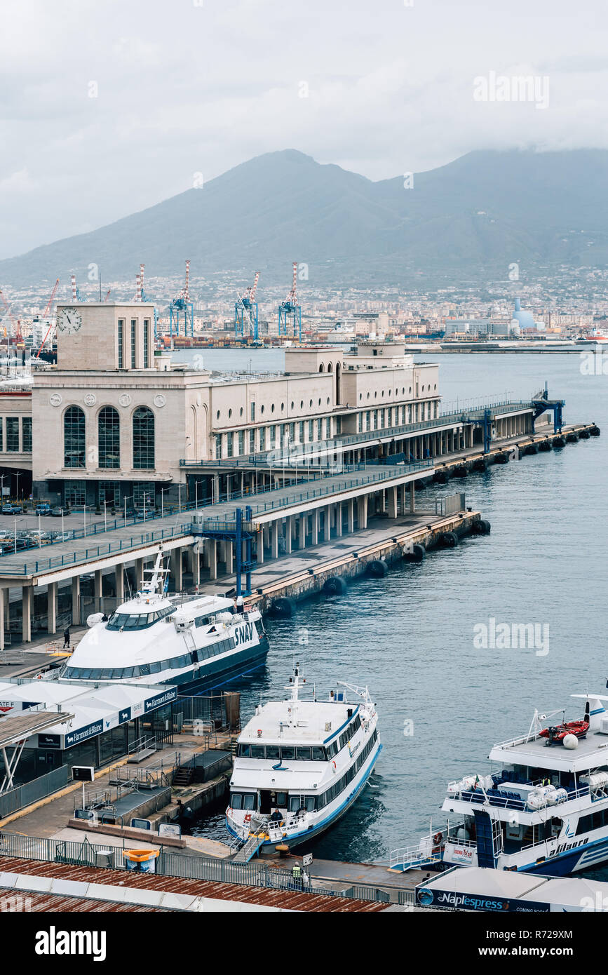 Terminale marino a Napoli, Italia Foto Stock