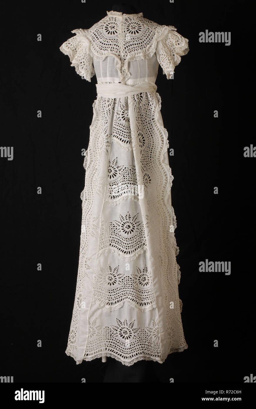 Flared dress immagini e fotografie stock ad alta risoluzione - Alamy