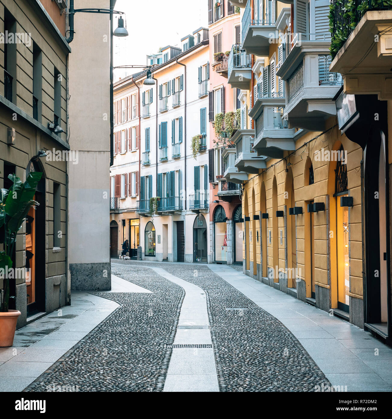 Un vivace strada di ciottoli di Brera, Milano, Italia. Foto Stock