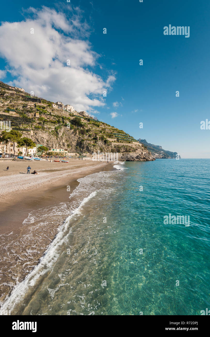 La spiaggia di Minori sulla Costiera Amalfitana in Campania, Italia Foto Stock