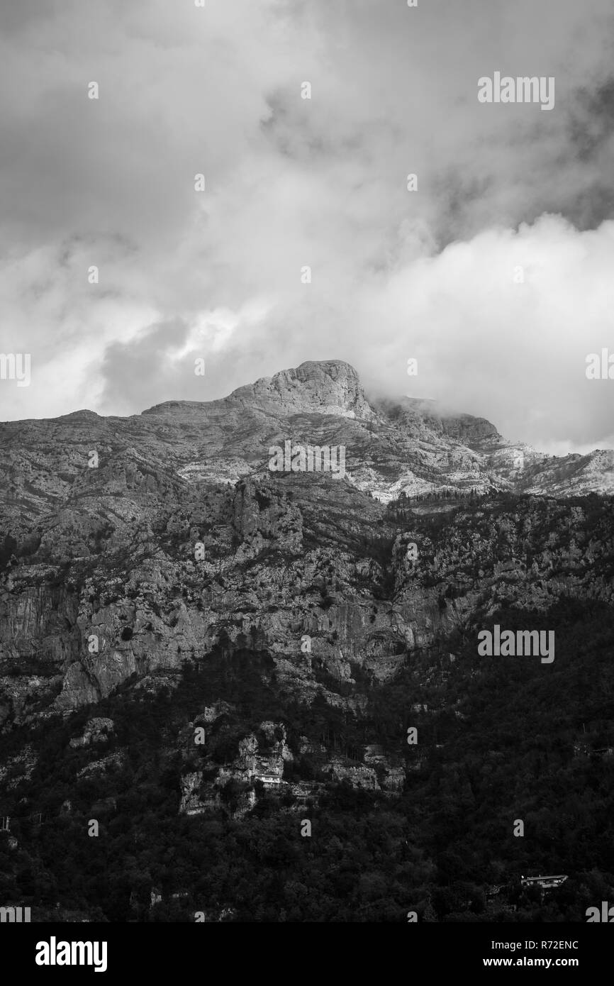 Montagne di Positano, sulla Costiera Amalfitana, in Campania, Italia Foto Stock