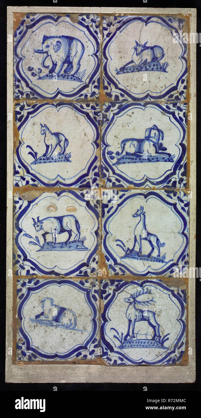 Campo di piastrelle, otto formelle, bretelle con elefante, blu su bianco,  angolo ala motif leaf, piastrelle