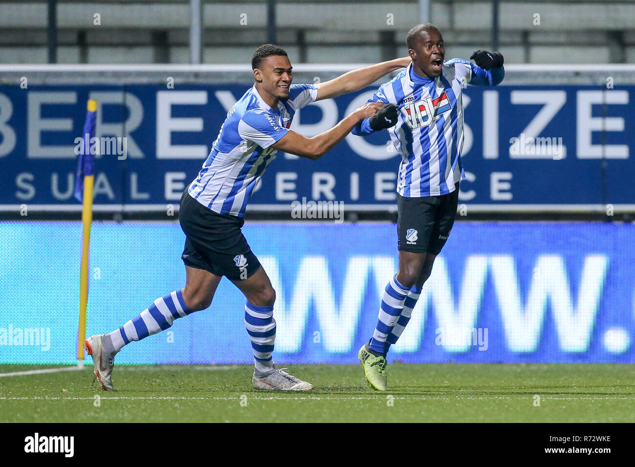 Leeuwarden, Olanda 30 novembre 2018 Calcio Olandese Keuken Kampioen Divisie 2018/2019: Cambuur contro Eindhoven L-R Elisha Sam Bruce del FC Eindhoven, Marcelo Lopes del FC Eindhoven 0-1 Foto Stock