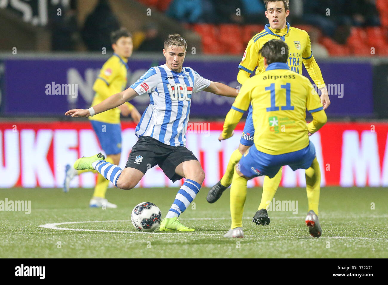 Leeuwarden, Olanda 30 novembre 2018 Calcio Olandese Keuken Kampioen Divisie 2018/2019: Cambuur contro Eindhoven L-R Samy Bourard del FC Eindhoven, Justin Mathieu di SC Cambuur Foto Stock