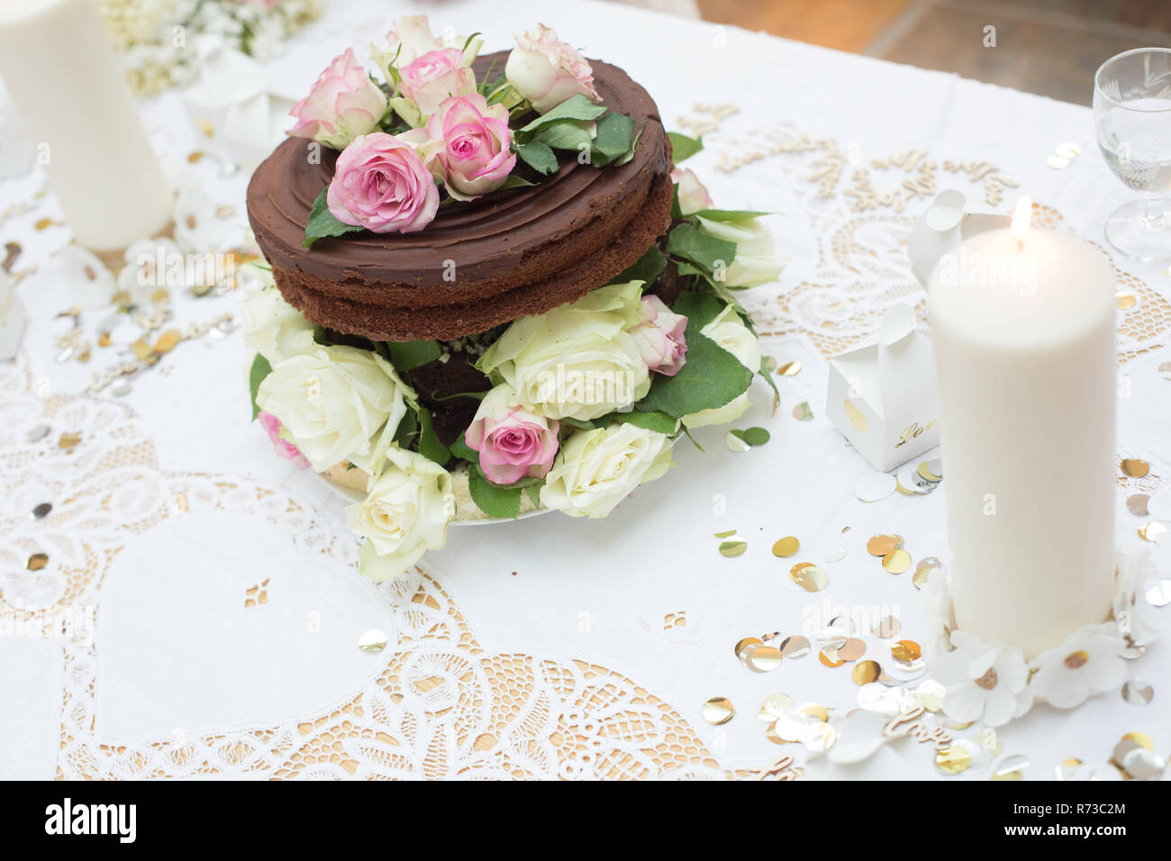 Decoro di torta floreale immagini e fotografie stock ad alta risoluzione -  Alamy