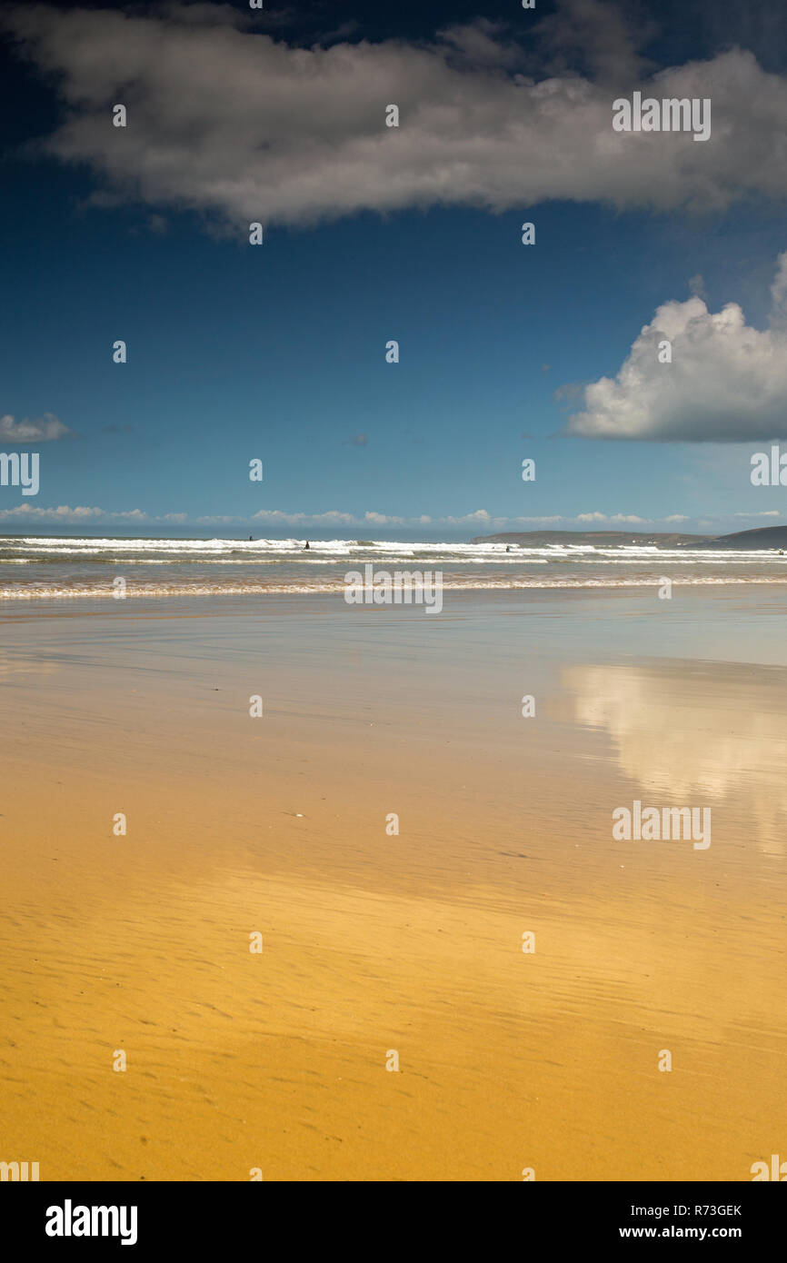 Bellissima spiaggia riflessioni a Condino In North Devon , Inghilterra Foto Stock