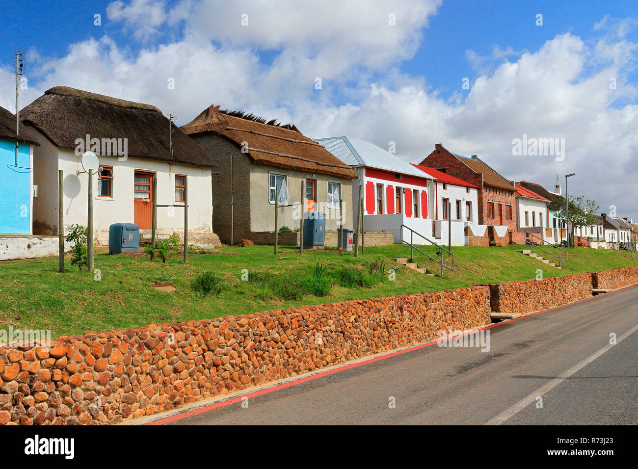 Fila di case, Elim, Distretto di Overberg, Western Cape, Sud Africa e Africa Foto Stock
