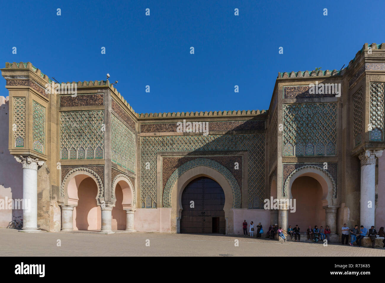 Meknes, storico city gate Bab Mansour, Marocco Foto Stock