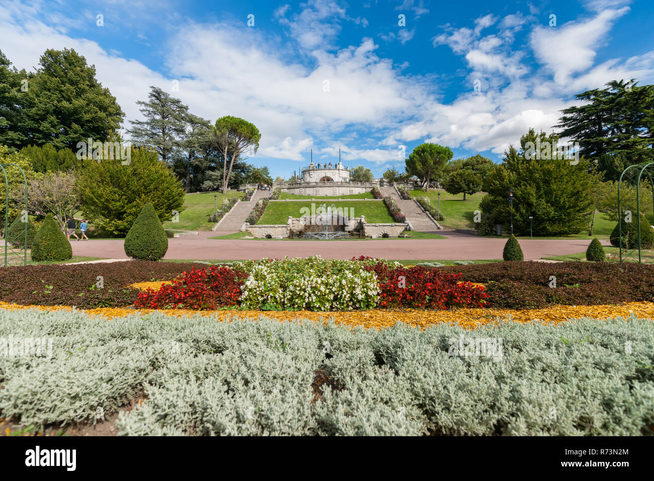 Bellissimo parco nel centro di Valenza. È considerato uno dei parchi più belli della Valle del Rodano. Foto Stock