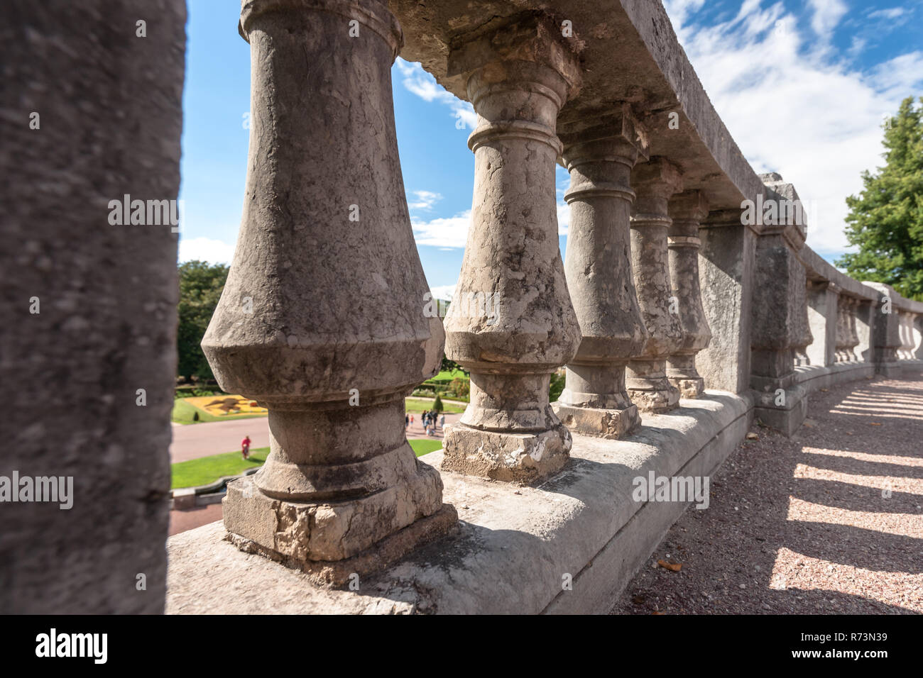 Bellissimo parco nel centro di Valenza. È considerato uno dei parchi più belli della Valle del Rodano. Foto Stock