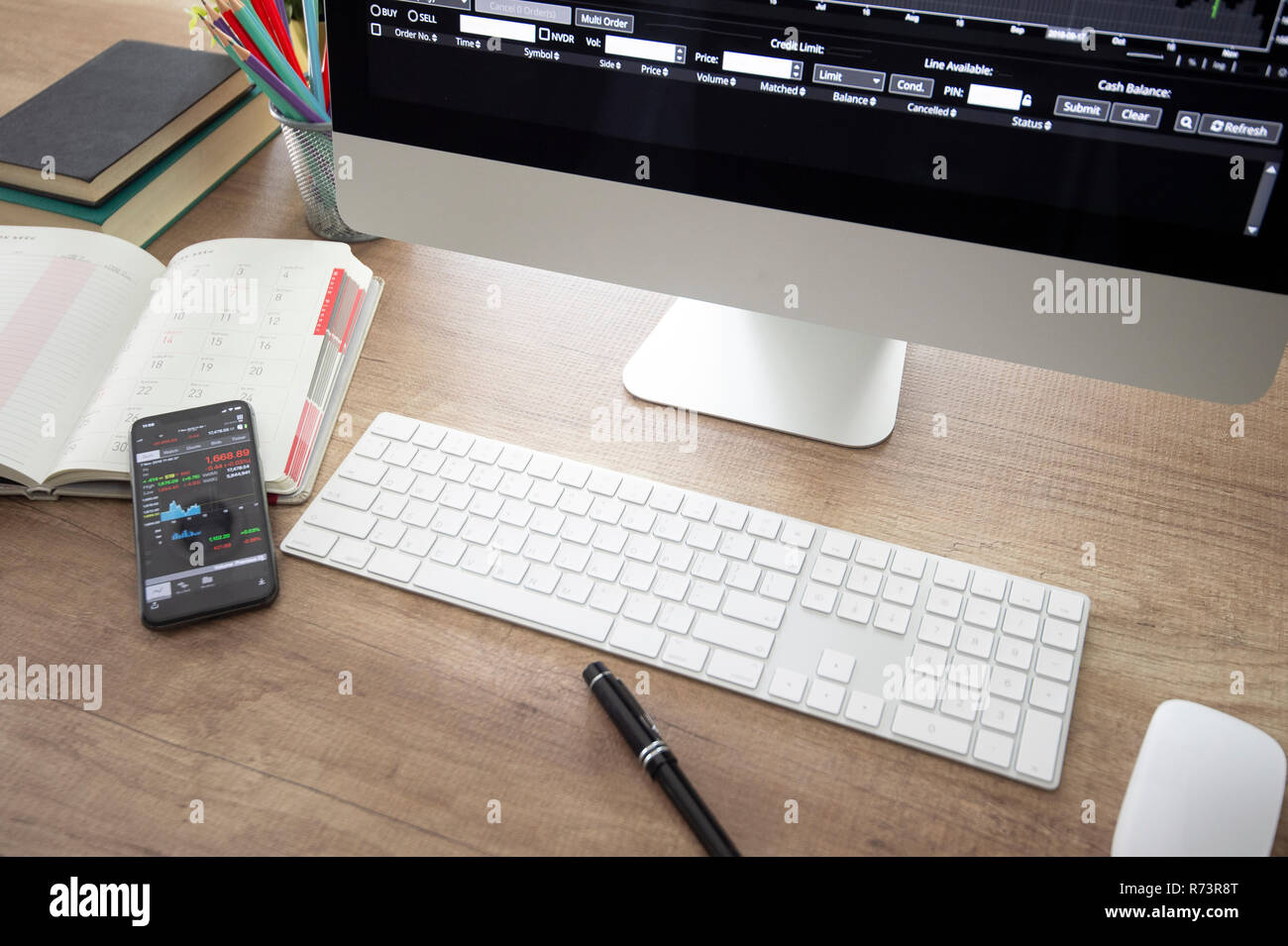 Analisi di dati nel mercato commerciale. Set di lavoro per analizzare le statistiche finanziarie e analisi di dati di mercato. Analizzare i grafici&grafico per scoprire la res Foto Stock