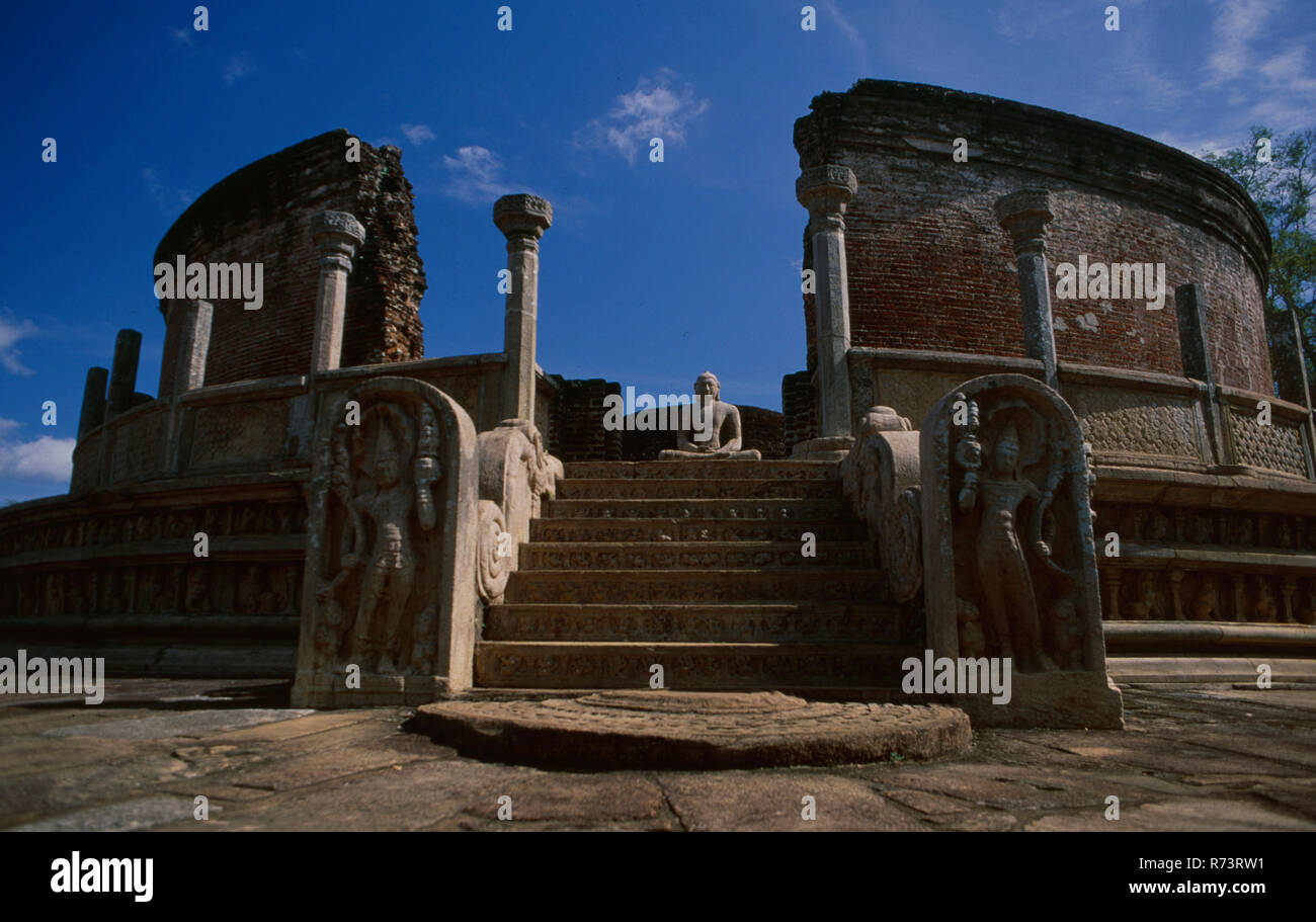 Sri Lanka: la Tempel ruderi di antiche città re Polonnaruwa sono una delle principali attrazioni turistiche Foto Stock