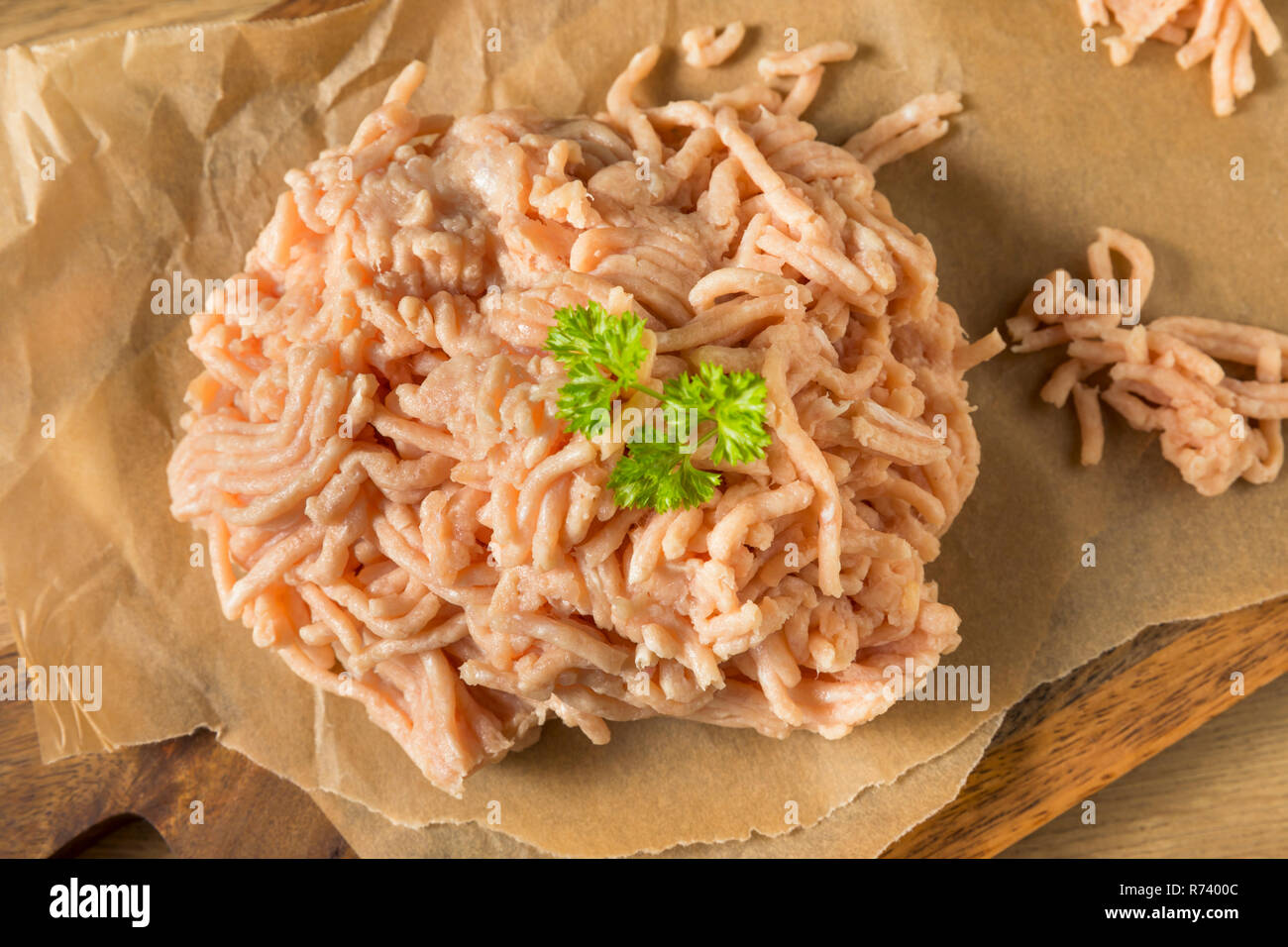 Intervallo libero suolo pollo pronto per cucinare Foto Stock