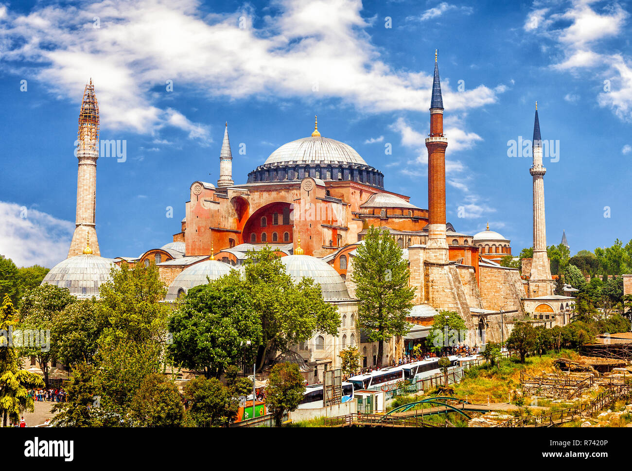 Hagia Sophia, ex greco-ortodossa basilica patriarcale (chiesa), più tardi una moschea imperiale, e ora un museo ad Istanbul in Turchia Foto Stock