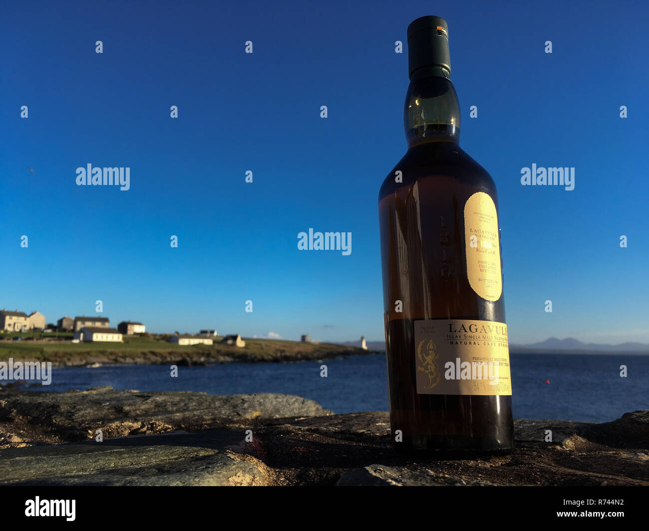 Bottiglia di Lagavulin single malt whisky, Islay, Scotland, Regno Unito Foto Stock