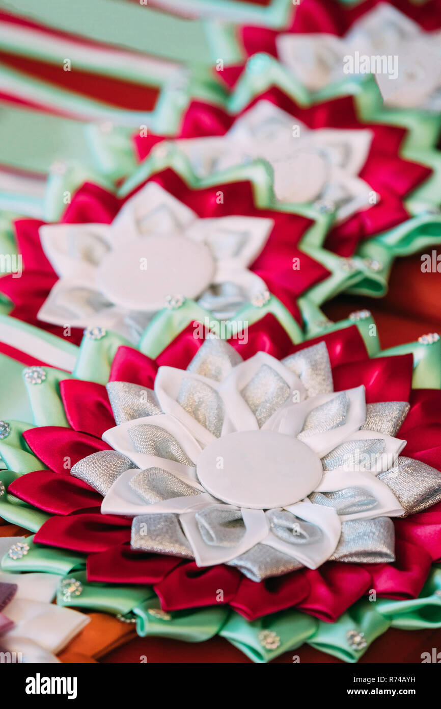 Nastro i badge di premi per i vincitori di concorso. Foto Stock