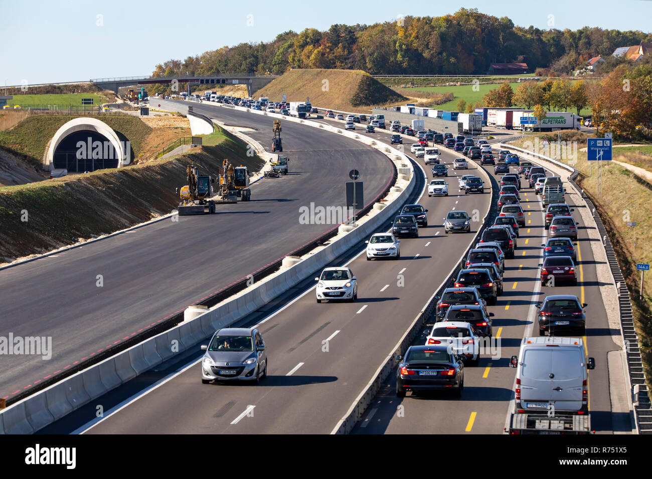 Espansione della autostrada A8 nei pressi di Merklingen, Baden-WŸrttemberg, a nord-ovest di Ulm, espansione a 3 corsie per direzione, la congestione del traffico sulla narr Foto Stock