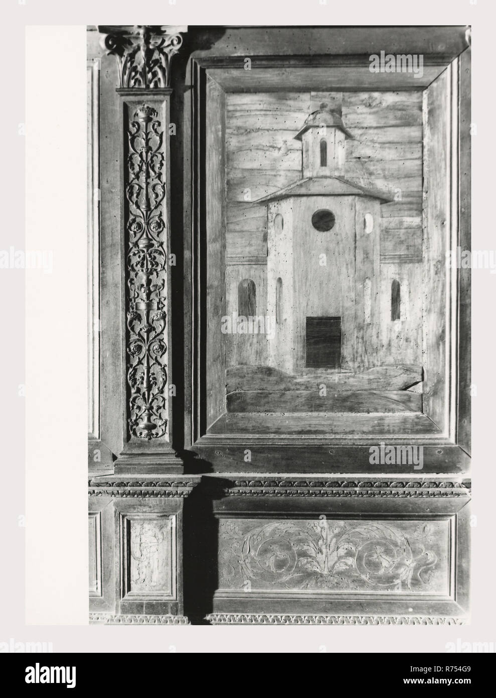 Umbria Perugia Spello S. Lorenzo, questa è la mia Italia, il paese italiano di storia visiva, S. Lorenzo 1120 sorge sul sito dell'ex S. Ercolano. Vista esterna del portale del XIII secolo e la facciata rimaneggiata nel 1540. Vedute interne concentrarsi sulla pittura e scultura XV e XVIII secoli intarsi in marmo fonte battesimale 1607 altare maggiore baldacchino una imitazione di quella di San Pietro, Roma intarsio di legno choirstalls armadio in legno e il petto nella sacrestia con il intarsiaed figurato di Mosè, Noè e Zaccaria pulpito in legno di bassorilievi con il Martirio di San Lorenzo affreschi th Foto Stock