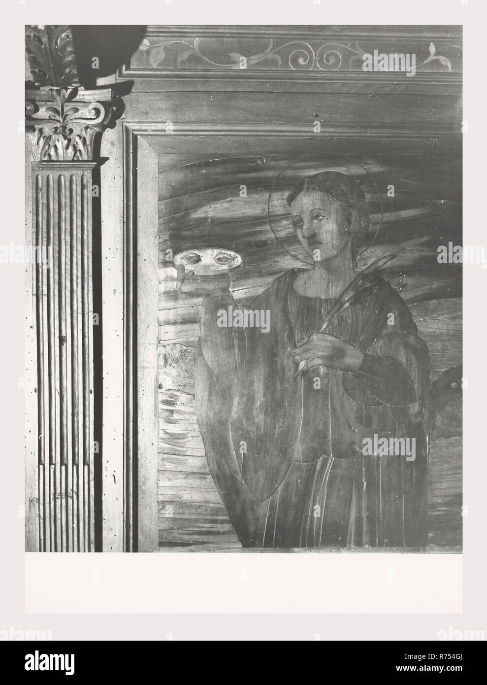 Umbria Perugia Spello S. Lorenzo, questa è la mia Italia, il paese italiano di storia visiva, S. Lorenzo 1120 sorge sul sito dell'ex S. Ercolano. Vista esterna del portale del XIII secolo e la facciata rimaneggiata nel 1540. Vedute interne concentrarsi sulla pittura e scultura XV e XVIII secoli intarsi in marmo fonte battesimale 1607 altare maggiore baldacchino una imitazione di quella di San Pietro, Roma intarsio di legno choirstalls armadio in legno e il petto nella sacrestia con il intarsiaed figurato di Mosè, Noè e Zaccaria pulpito in legno di bassorilievi con il Martirio di San Lorenzo affreschi th Foto Stock