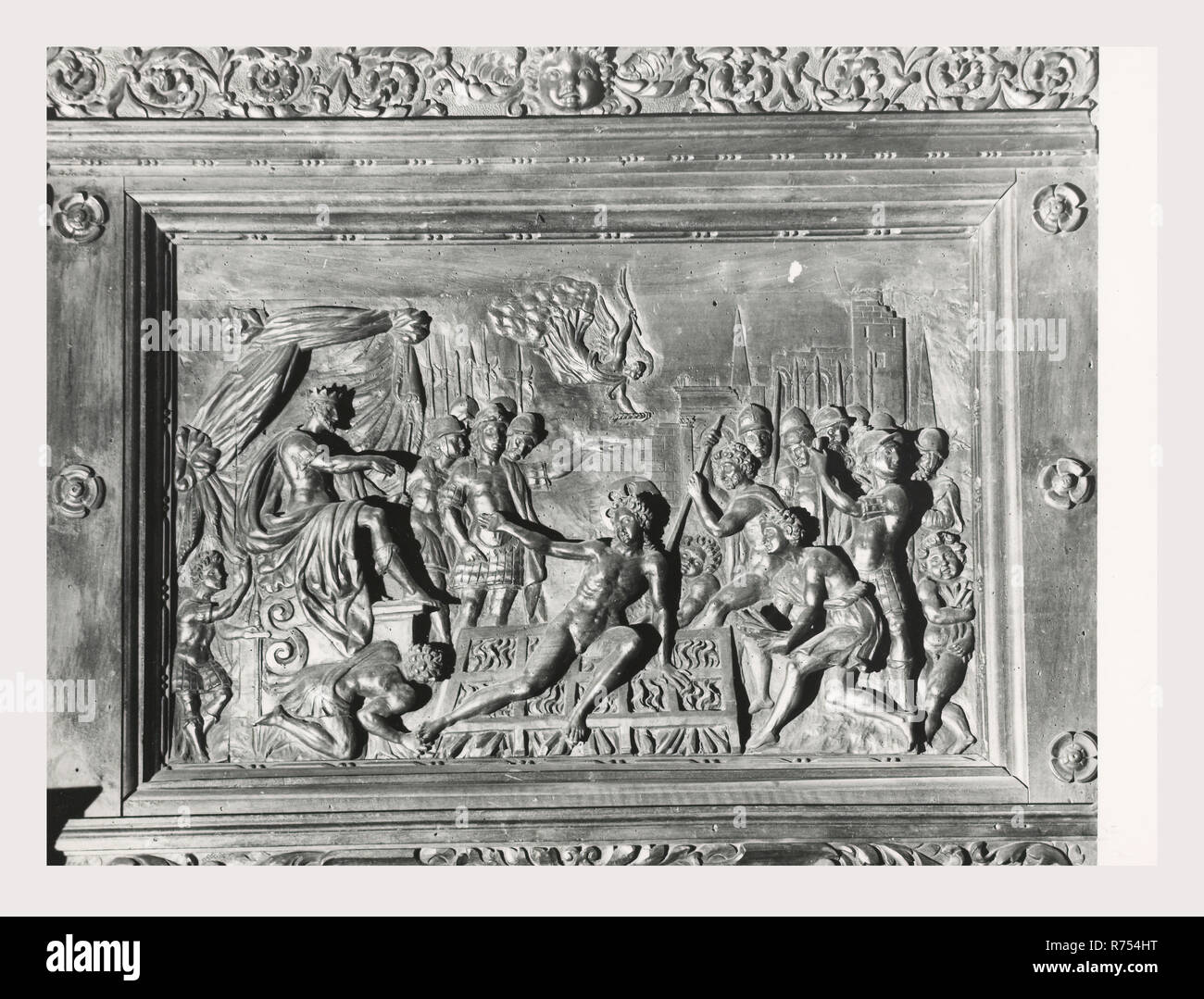 Umbria Perugia Spello S. Lorenzo, questa è la mia Italia, il paese italiano di storia visiva, S. Lorenzo 1120 sorge sul sito dell'ex S. Ercolano. Vista esterna del portale del XIII secolo e la facciata rimaneggiata nel 1540. Vedute interne concentrarsi sulla pittura e scultura XV e XVIII secoli intarsi in marmo fonte battesimale 1607 altare maggiore baldacchino una imitazione di quella di San Pietro, Roma intarsio di legno choirstalls armadio in legno e il petto nella sacrestia con il intarsiaed figurato di Mosè, Noè e Zaccaria pulpito in legno di bassorilievi con il Martirio di San Lorenzo affreschi th Foto Stock