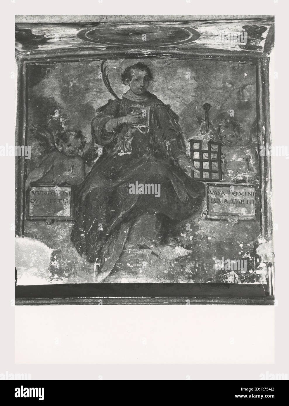 Umbria Perugia Spello S. Lorenzo, questa è la mia Italia, il paese italiano di storia visiva, S. Lorenzo 1120 sorge sul sito dell'ex S. Ercolano. Vista esterna del portale del XIII secolo e la facciata rimaneggiata nel 1540. Vedute interne concentrarsi sulla pittura e scultura XV e XVIII secoli intarsi in marmo fonte battesimale 1607 altare maggiore baldacchino una imitazione di quella di San Pietro, Roma intarsio di legno choirstalls armadio in legno e il petto nella sacrestia con il intarsiaed figurato di Mosè, Noè e Zaccaria pulpito in legno di bassorilievi con il Martirio di San Lorenzo affreschi th Foto Stock