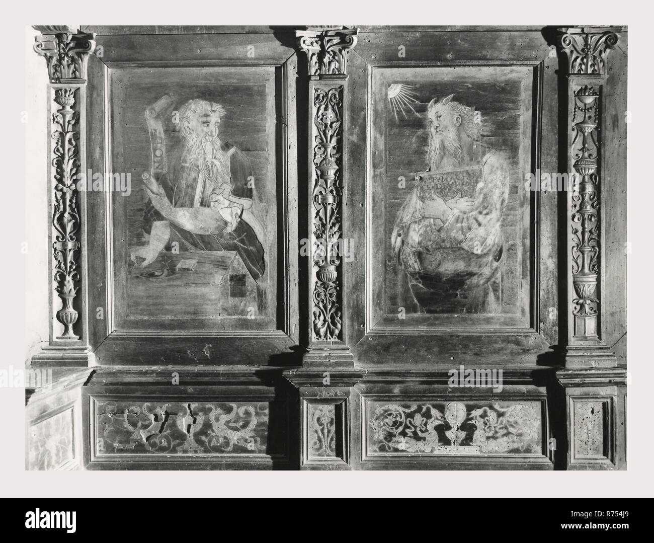 Umbria Perugia Spello S. Lorenzo, questa è la mia Italia, il paese italiano di storia visiva, S. Lorenzo 1120 sorge sul sito dell'ex S. Ercolano. Vista esterna del portale del XIII secolo e la facciata rimaneggiata nel 1540. Vedute interne concentrarsi sulla pittura e scultura XV e XVIII secoli intarsi in marmo fonte battesimale 1607 altare maggiore baldacchino una imitazione di quella di San Pietro, Roma intarsio di legno choirstalls armadio in legno e il petto nella sacrestia con il intarsiaed figurato di Mosè, Noè e Zaccaria pulpito in legno di bassorilievi con il Martirio di San Lorenzo affreschi th Foto Stock