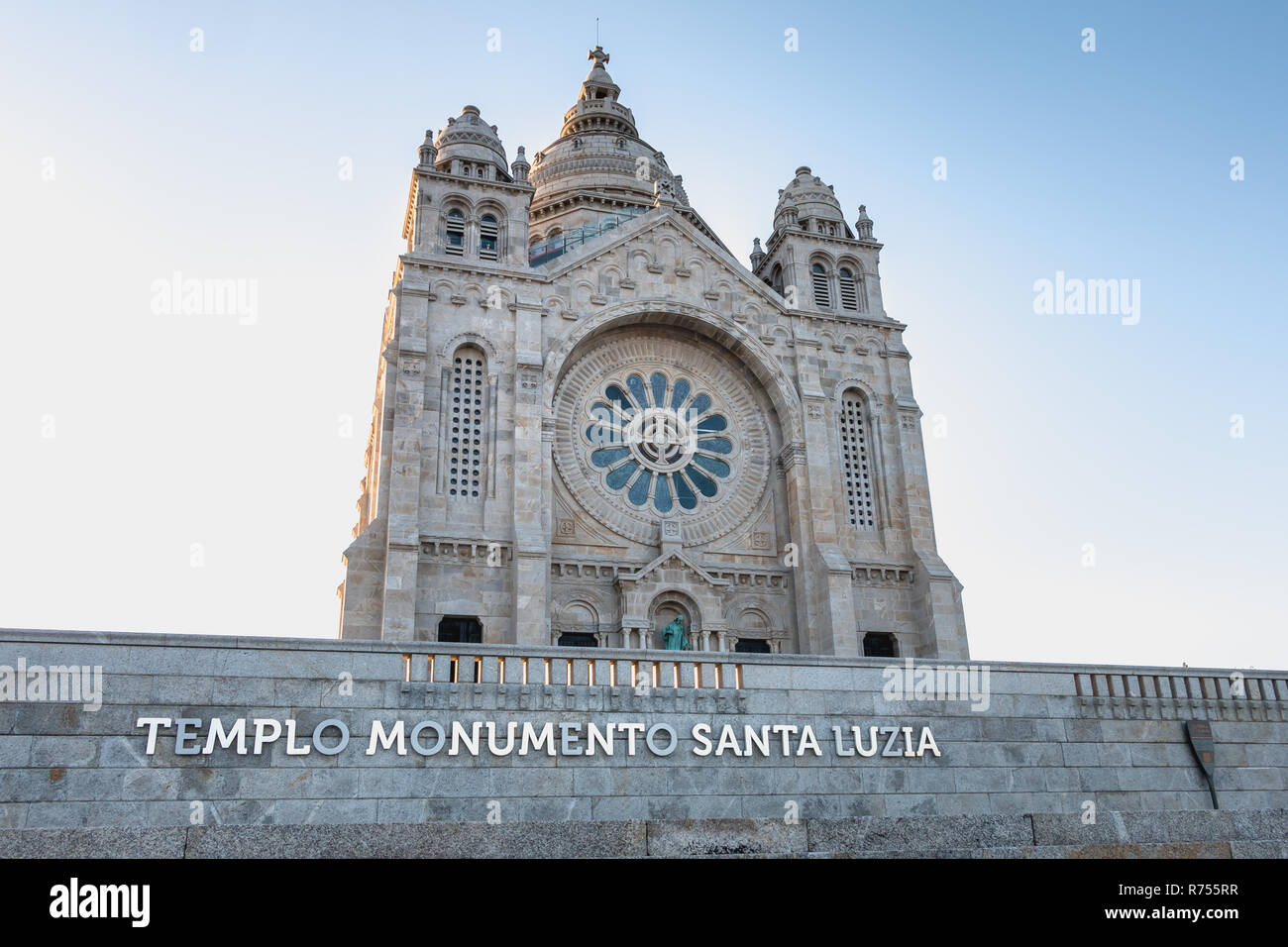 Dettagli architettonici di Santa Luzia basilica a Viana do Castelo nel nord del Portogallo Foto Stock