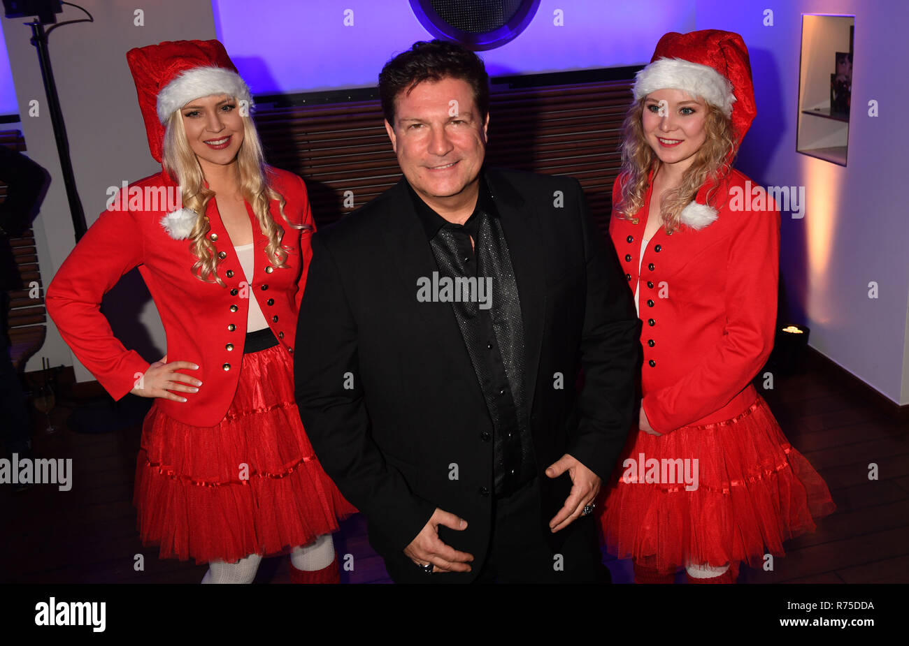 07 dicembre 2018, Baviera München: l'attore Francesco Fulton-Smith arriva in Avvento la cena del direttore di programma della prima televisione tedesca nella corte bavarese. Foto: Felix Hörhager/dpa Foto Stock