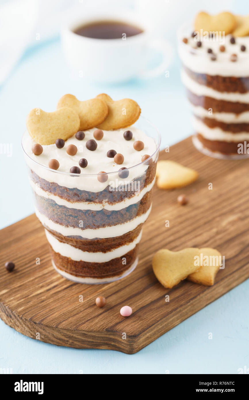 Brownie al cioccolato inezia dessert. Il giorno di San Valentino la prima colazione. Foto Stock