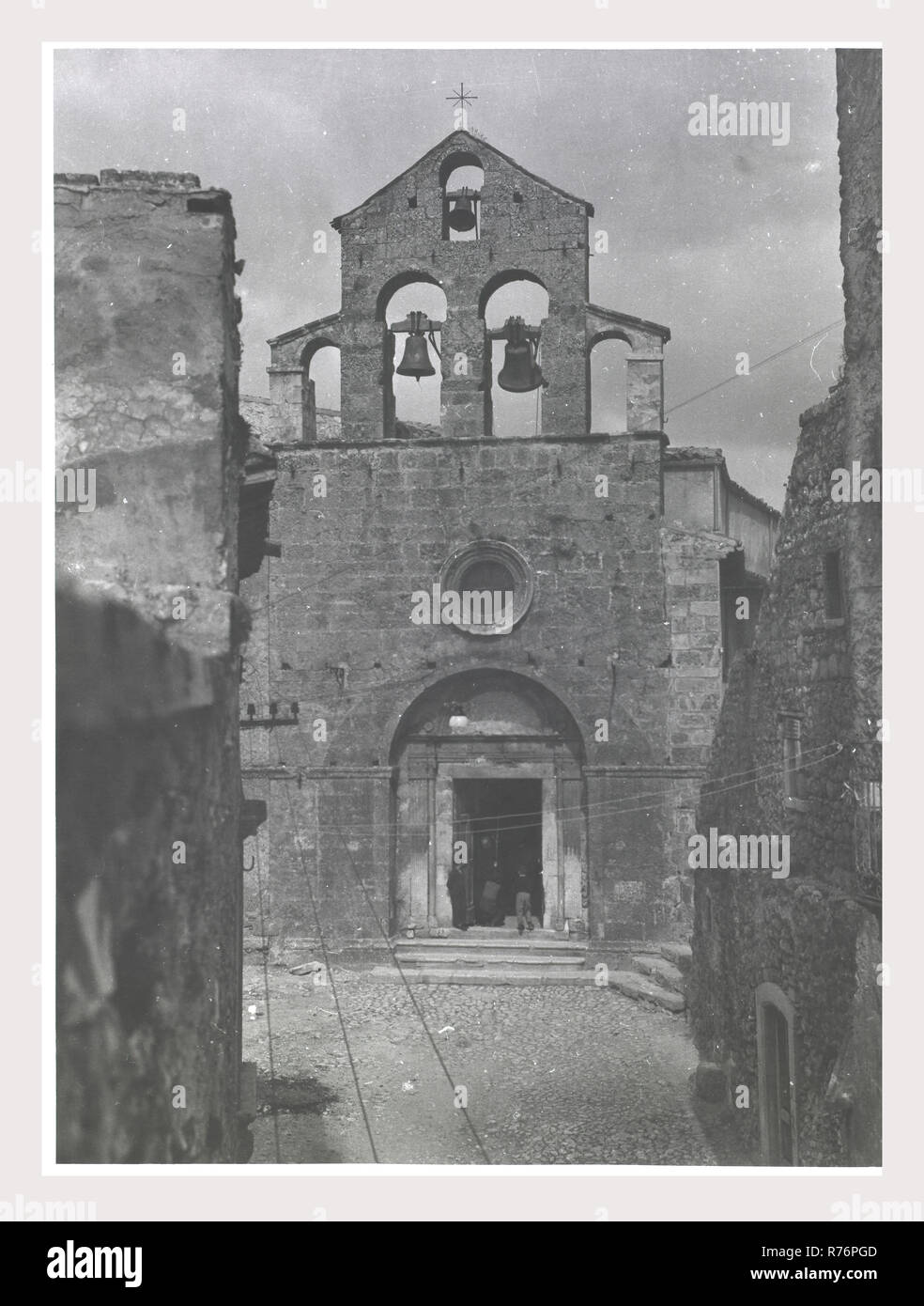 Abruzzo L'Aquila Castelvecchio Calvisio chiesa parrocchiale, questa è la mia Italia, il paese italiano di storia visiva, architettura medievale. Foto Stock