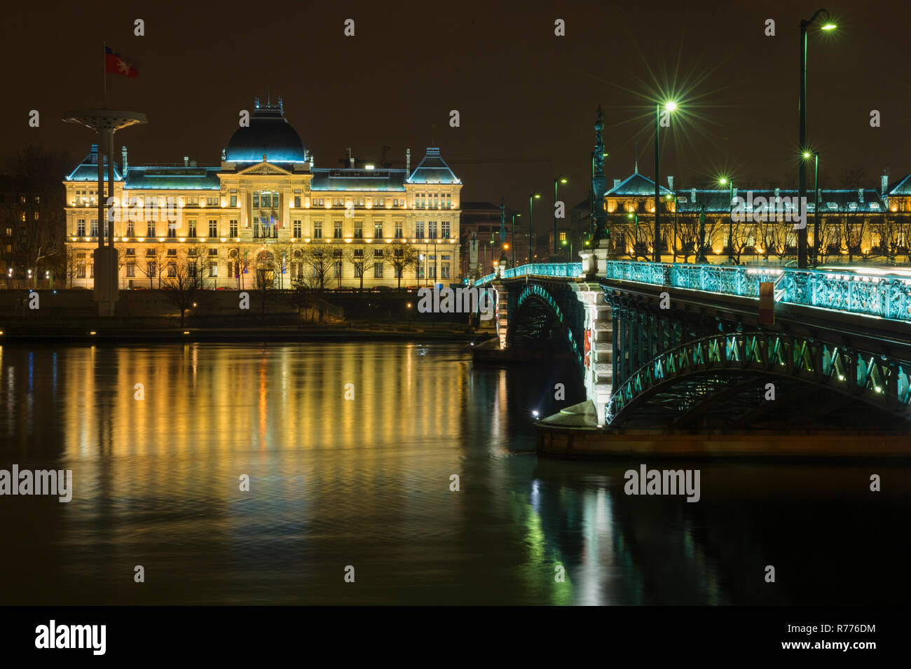 Università di Lione e università, ponte Pont de l'Université, di notte, Lione, Rhône-Alpes, in Francia Foto Stock