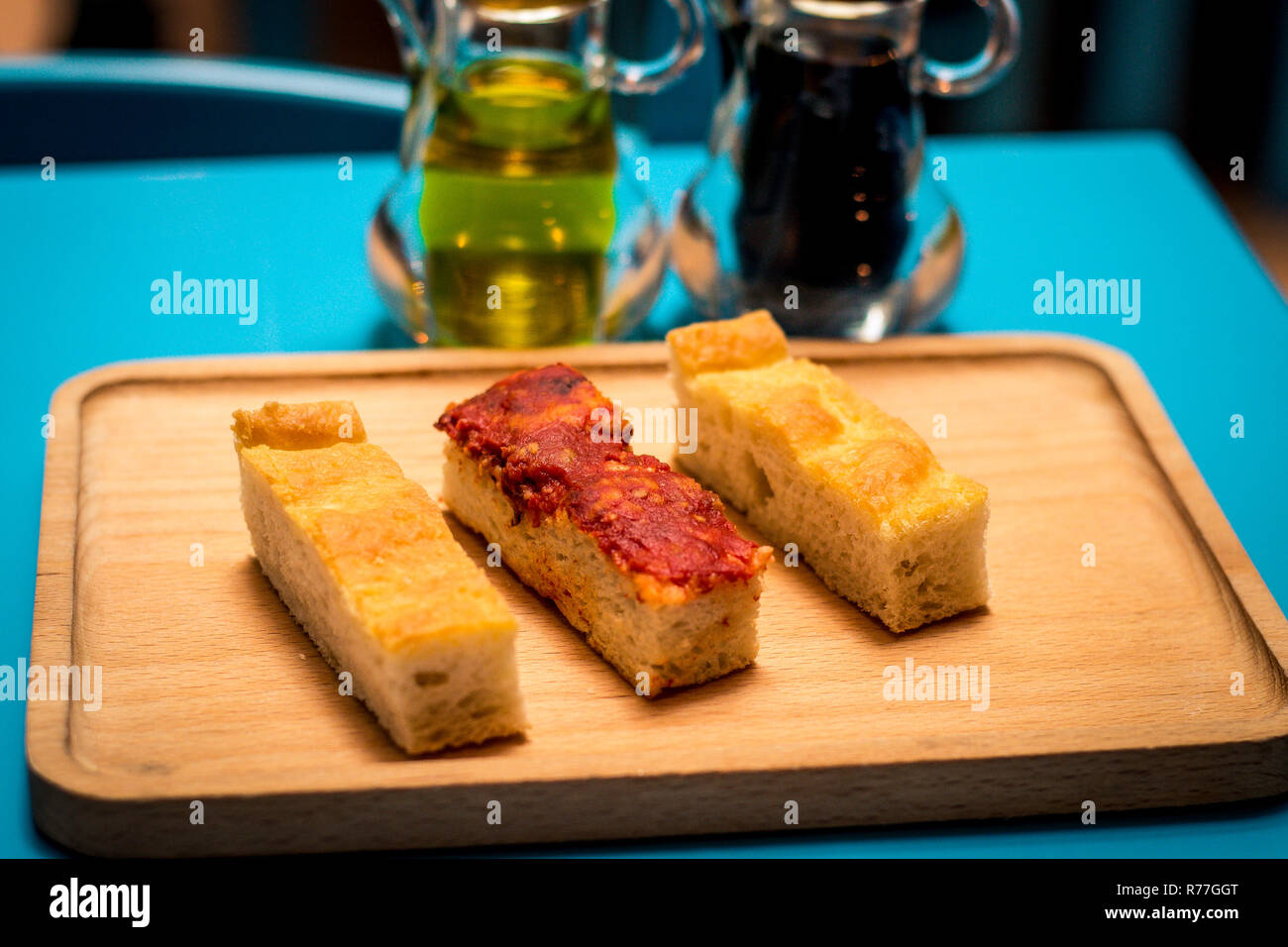 Foccacia pane con olio di oliva e aceto balsamico Foto Stock