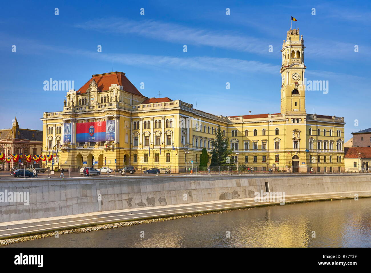 Oradea City Hall e la Torre dell Orologio, Romania Foto Stock