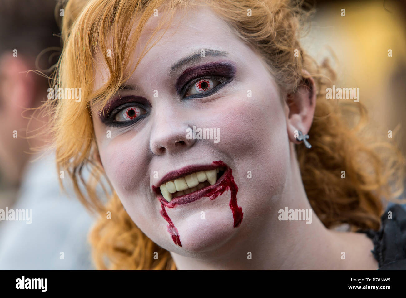 Zombie donna vampiro, spazio evento Knight, Fantasy Festival, Oberhausen, Nord Reno-Westfalia, Germania Foto Stock
